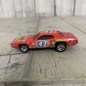 2004 71 Plymouth GTX Petty Hot Wheels Car Diecast Lucky Charms